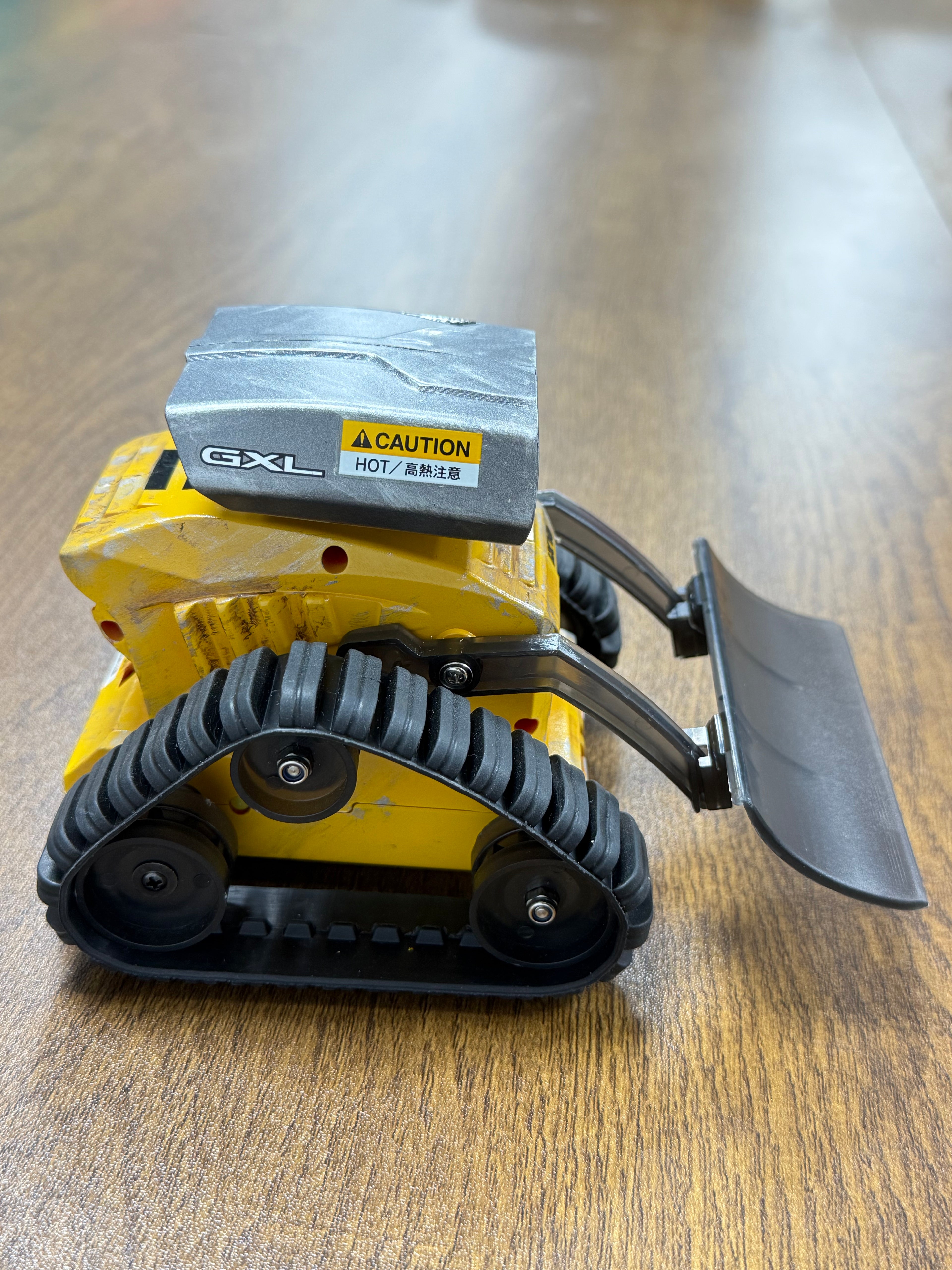Little remote-controlled robot